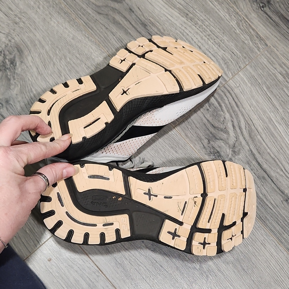 EUC Brooks Adrenaline GTS Black Gray & Powder Pink Sneakers - Picture 7 of 7